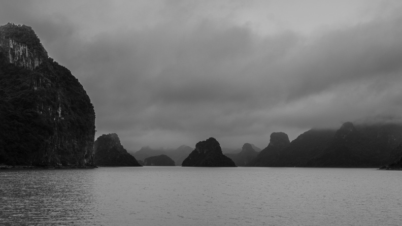Cloudy day at Ha Long Bay.jpg
